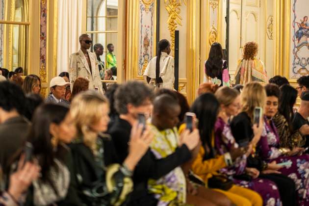PFW - Leonard Paris A model presents a creation by Leonard Paris for the Women Ready-to-wear Spring-Summer 2026 collection as part of the Paris Fashion Week, in Paris on October 3, 2025. Photo by Eliot Blondet ABACAPRESS.COM Paris Ile-de-France France  Copyright: xBlondetxEliot ABACAx