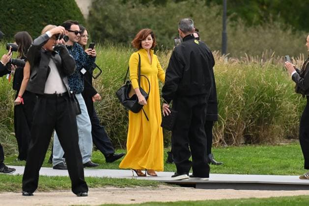 PFW Loewe Outside Arrivals Parker Posey arriving at Loewe show during Paris Fashion Week in Paris, France on October 3, 2025. Photo by Julien Reynaud APS-Medias ABACAPRESS.COM Paris France  Copyright: xReynaudxJulien APS-Medias ABACAx