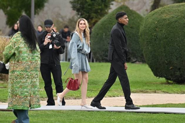 PFW Loewe Outside Arrivals Adele Castillon arriving at Loewe show during Paris Fashion Week in Paris, France on October 3, 2025. Photo by Julien Reynaud APS-Medias ABACAPRESS.COM Paris France  Copyright: xReynaudxJulien APS-Medias ABACAx