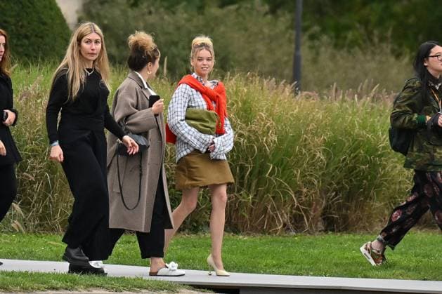 PFW Loewe Outside Arrivals Milly Alcock arriving at Loewe show during Paris Fashion Week in Paris, France on October 3, 2025. Photo by Julien Reynaud APS-Medias ABACAPRESS.COM Paris France  Copyright: xReynaudxJulien APS-Medias ABACAx