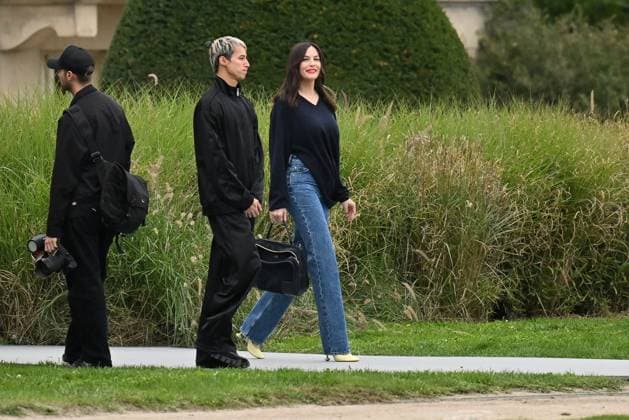 PFW Loewe Outside Arrivals Liv Tyler arriving at Loewe show during Paris Fashion Week in Paris, France on October 3, 2025. Photo by Julien Reynaud APS-Medias ABACAPRESS.COM Paris France  Copyright: xReynaudxJulien APS-Medias ABACAx