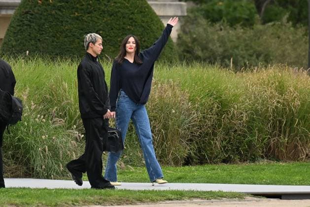 PFW Loewe Outside Arrivals Liv Tyler arriving at Loewe show during Paris Fashion Week in Paris, France on October 3, 2025. Photo by Julien Reynaud APS-Medias ABACAPRESS.COM Paris France  Copyright: xReynaudxJulien APS-Medias ABACAx