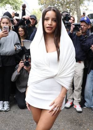 Emilia Mernes at the arrivals of the Giambattista Valli Womens Ready to Wear Spring Summer 2026 Paris Fashion Week PFW show, at Giambattista Valli, in Paris, France, October 03, 2025 Denis Guignebourg Bestimage Arrivals Giambattista Valli fashion show as part of Spring Summer 2026 Paris Fashion Week on October 03, 2025 in Paris, France Paris France  Copyright: xDenisxGuignebourgx xBestimagexDenisxGuignebourgx xBestimagex