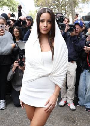 Emilia Mernes at the arrivals of the Giambattista Valli Womens Ready to Wear Spring Summer 2026 Paris Fashion Week PFW show, at Giambattista Valli, in Paris, France, October 03, 2025 Denis Guignebourg Bestimage Arrivals Giambattista Valli fashion show as part of Spring Summer 2026 Paris Fashion Week on October 03, 2025 in Paris, France Paris France  Copyright: xDenisxGuignebourgx xBestimagexDenisxGuignebourgx xBestimagex