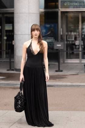 Guest aux arrivals du défilé Vaillant Collection Femme Prêt à Porter Printemps Eté 2026 lors de la Fashion Week de Paris PFW , à lOpera Bastille de Paris, France, le 3 octobre 2025 Julien Sarkissian Bestimage Arrivals Vaillant fashion show as part of Spring Summer 2026 Paris Fashion Week on October 03, 2025 in Paris, France Paris France  Copyright: xJulienxSarkissianx xBestimagexJulienxSarkissianx xBestimagex
