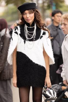 Guest aux arrivals du défilé Vaillant Collection Femme Prêt à Porter Printemps Eté 2026 lors de la Fashion Week de Paris PFW , à lOpera Bastille de Paris, France, le 3 octobre 2025 Julien Sarkissian Bestimage Arrivals Vaillant fashion show as part of Spring Summer 2026 Paris Fashion Week on October 03, 2025 in Paris, France Paris France  Copyright: xJulienxSarkissianx xBestimagexJulienxSarkissianx xBestimagex