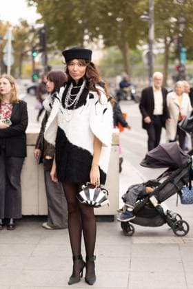 Guest aux arrivals du défilé Vaillant Collection Femme Prêt à Porter Printemps Eté 2026 lors de la Fashion Week de Paris PFW , à lOpera Bastille de Paris, France, le 3 octobre 2025 Julien Sarkissian Bestimage Arrivals Vaillant fashion show as part of Spring Summer 2026 Paris Fashion Week on October 03, 2025 in Paris, France Paris France  Copyright: xJulienxSarkissianx xBestimagexJulienxSarkissianx xBestimagex