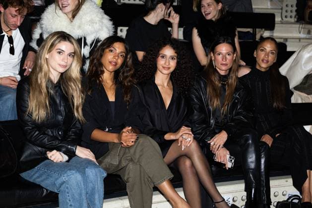 Adèle Castillon, Zita Hanrot, Oulaya Amamra, Cate Unnderwood, Noémi Lenoir au Front Row du défilé Vaillant Collection Femme Prêt à Porter Printemps Eté 2026 lors de la Fashion Week de Paris PFW , à lOpera Bastille de Paris, France, le 3 octobre 2025 Julien Sarkissian Bestimage Front Row Vaillant fashion show as part of Spring Summer 2026 Paris Fashion Week on October 03, 2025 in Paris, France Paris France  Copyright: xJulienxSarkissianx xBestimagexJulienxSarkissianx xBestimagex