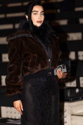 Izi Angus au Front Row du défilé Vaillant Collection Femme Prêt à Porter Printemps Eté 2026 lors de la Fashion Week de Paris PFW , à lOpera Bastille de Paris, France, le 3 octobre 2025 Julien Sarkissian Bestimage Front Row Vaillant fashion show as part of Spring Summer 2026 Paris Fashion Week on October 03, 2025 in Paris, France Paris France  Copyright: xJulienxSarkissianx xBestimagexJulienxSarkissianx xBestimagex