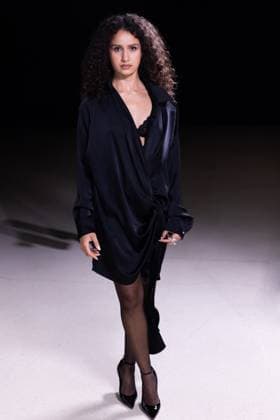 Oulaya Amamra au Front Row du défilé Vaillant Collection Femme Prêt à Porter Printemps Eté 2026 lors de la Fashion Week de Paris PFW , à lOpera Bastille de Paris, France, le 3 octobre 2025 Julien Sarkissian Bestimage Front Row Vaillant fashion show as part of Spring Summer 2026 Paris Fashion Week on October 03, 2025 in Paris, France Paris France  Copyright: xJulienxSarkissianx xBestimagexJulienxSarkissianx xBestimagex