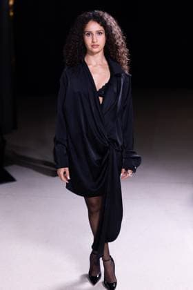 Oulaya Amamra au Front Row du défilé Vaillant Collection Femme Prêt à Porter Printemps Eté 2026 lors de la Fashion Week de Paris PFW , à lOpera Bastille de Paris, France, le 3 octobre 2025 Julien Sarkissian Bestimage Front Row Vaillant fashion show as part of Spring Summer 2026 Paris Fashion Week on October 03, 2025 in Paris, France Paris France  Copyright: xJulienxSarkissianx xBestimagexJulienxSarkissianx xBestimagex
