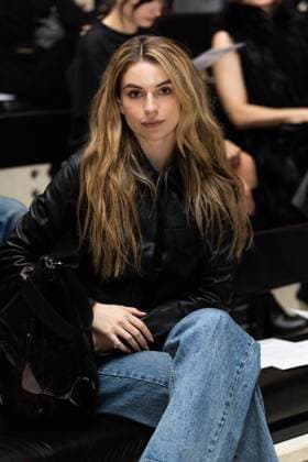 Adèle Castillon au Front Row du défilé Vaillant Collection Femme Prêt à Porter Printemps Eté 2026 lors de la Fashion Week de Paris PFW , à lOpera Bastille de Paris, France, le 3 octobre 2025 Julien Sarkissian Bestimage Front Row Vaillant fashion show as part of Spring Summer 2026 Paris Fashion Week on October 03, 2025 in Paris, France Paris France  Copyright: xJulienxSarkissianx xBestimagexJulienxSarkissianx xBestimagex