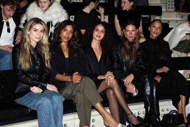 Adèle Castillon, Zita Hanrot, Oulaya Amamra, Cate Unnderwood, Noémi Lenoir au Front Row du défilé Vaillant Collection Femme Prêt à Porter Printemps Eté 2026 lors de la Fashion Week de Paris PFW , à lOpera Bastille de Paris, France, le 3 octobre 2025 Julien Sarkissian Bestimage Front Row Vaillant fashion show as part of Spring Summer 2026 Paris Fashion Week on October 03, 2025 in Paris, France Paris France  Copyright: xJulienxSarkissianx xBestimagexJulienxSarkissianx xBestimagex