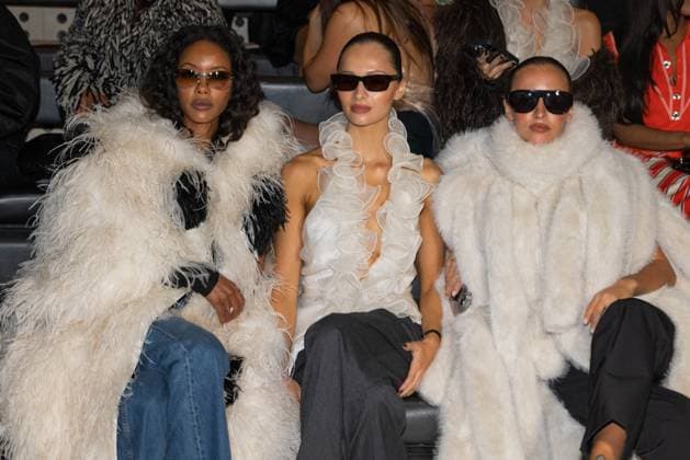 Fanny Bourdette Donon, guest, Carla Ginola au Front Row du défilé Vaillant Collection Femme Prêt à Porter Printemps Eté 2026 lors de la Fashion Week de Paris PFW , à lOpera Bastille de Paris, France, le 3 octobre 2025 Julien Sarkissian Bestimage Front Row Vaillant fashion show as part of Spring Summer 2026 Paris Fashion Week on October 03, 2025 in Paris, France Paris France  Copyright: xJulienxSarkissianx xBestimagexJulienxSarkissianx xBestimagex