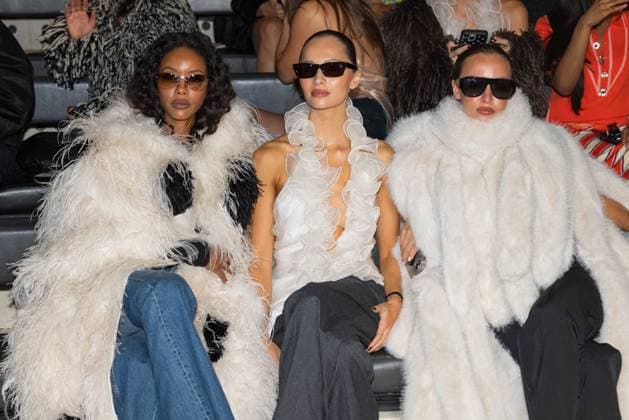 Fanny Bourdette Donon, guest, Carla Ginola au Front Row du défilé Vaillant Collection Femme Prêt à Porter Printemps Eté 2026 lors de la Fashion Week de Paris PFW , à lOpera Bastille de Paris, France, le 3 octobre 2025 Julien Sarkissian Bestimage Front Row Vaillant fashion show as part of Spring Summer 2026 Paris Fashion Week on October 03, 2025 in Paris, France Paris France  Copyright: xJulienxSarkissianx xBestimagexJulienxSarkissianx xBestimagex