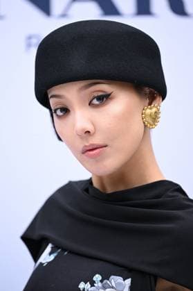 PFW Leonard Paris Photocall Kiwi Lee attending the Leonard Paris Womenswear Spring Summer 2026 show as part of Paris Fashion Week in Paris, France on October 03, 2025. Photo by Aurore Marechal ABACAPRESS.COM Paris France  Copyright: xMarechalxAurore ABACAx
