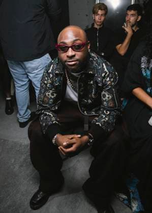 Davido au Front Row du défilé VETEMENTS Collection Femme Prêt à Porter Printemps Eté 2026 lors de la Fashion Week de Paris PFW , au 22 Avenue des Champs Élysées à Paris, France, le 3 octobre 2025 Sam Delpech Bestimage Front Row VETEMENTS fashion show as part of Spring Summer 2026 Paris Fashion Week on October 03, 2025 in Paris, France Paris France  Copyright: xSamxDelpechx xBestimagexSamxDelpechx xBestimagex