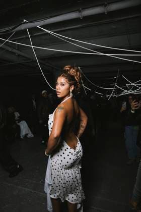 Tokischaé at the Front Row of the VETEMENTS Collection Femme Prêt à Porter Printemps Eté 2026 fashion show as part of Paris Fashion Week PFW , 22 Avenue des Champs Élysées in Paris, France, October 03, 2025 Sam Delpech Bestimage Front Row VETEMENTS fashion show as part of Spring Summer 2026 Paris Fashion Week on October 03, 2025 in Paris, France Paris France  Copyright: xSamxDelpechx xBestimagexSamxDelpechx xBestimagex