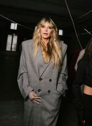Heidi Klum at the Front Row of the VETEMENTS Collection Femme Prêt à Porter Printemps Eté 2026 fashion show as part of Paris Fashion Week PFW , 22 Avenue des Champs Élysées in Paris, France, October 03, 2025 Sam Delpech Bestimage Front Row VETEMENTS fashion show as part of Spring Summer 2026 Paris Fashion Week on October 03, 2025 in Paris, France Paris France  Copyright: xSamxDelpechx xBestimagexSamxDelpechx xBestimagex