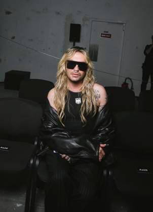 Bill Kaulitz at the Front Row of the VETEMENTS Collection Femme Prêt à Porter Printemps Eté 2026 fashion show at Paris Fashion Week PFW , 22 Avenue des Champs Élysées in Paris, France, October 03, 2025 Sam Delpech Bestimage Front Row VETEMENTS fashion show as part of Spring Summer 2026 Paris Fashion Week on October 03, 2025 in Paris, France Paris France  Copyright: xSamxDelpechx xBestimagexSamxDelpechx xBestimagex