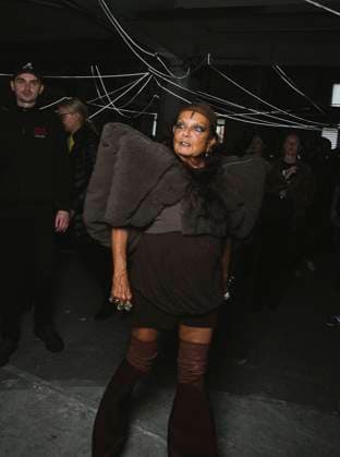 Michele Lamy at the Front Row of the VETEMENTS Collection Femme Prêt à Porter Printemps Eté 2026 fashion show as part of Paris Fashion Week PFW , 22 Avenue des Champs Élysées in Paris, France, October 03, 2025 Sam Delpech Bestimage Front Row VETEMENTS fashion show as part of Spring Summer 2026 Paris Fashion Week on October 03, 2025 in Paris, France Paris France  Copyright: xSamxDelpechx xBestimagexSamxDelpechx xBestimagex