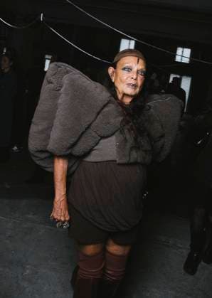 Michele Lamy at the Front Row of the VETEMENTS Collection Femme Prêt à Porter Printemps Eté 2026 fashion show as part of Paris Fashion Week PFW , 22 Avenue des Champs Élysées in Paris, France, October 03, 2025 Sam Delpech Bestimage Front Row VETEMENTS fashion show as part of Spring Summer 2026 Paris Fashion Week on October 03, 2025 in Paris, France Paris France  Copyright: xSamxDelpechx xBestimagexSamxDelpechx xBestimagex