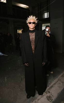 Matteo Sinet at the Front Row of the VETEMENTS Collection Femme Prêt à Porter Printemps Eté 2026 fashion show as part of Paris Fashion Week PFW , 22 Avenue des Champs Élysées in Paris, France, October 03, 2025 Sam Delpech Bestimage Front Row VETEMENTS fashion show as part of Spring Summer 2026 Paris Fashion Week on October 03, 2025 in Paris, France Paris France  Copyright: xSamxDelpechx xBestimagexSamxDelpechx xBestimagex