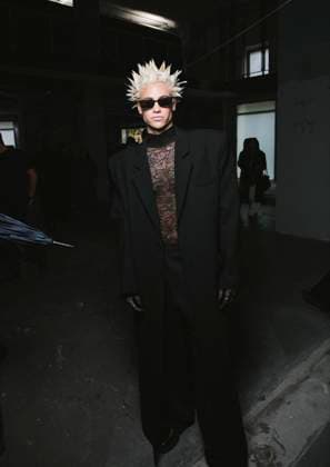 Matteo Sinet at the Front Row of the VETEMENTS Collection Femme Prêt à Porter Printemps Eté 2026 fashion show as part of Paris Fashion Week PFW , 22 Avenue des Champs Élysées in Paris, France, October 03, 2025 Sam Delpech Bestimage Front Row VETEMENTS fashion show as part of Spring Summer 2026 Paris Fashion Week on October 03, 2025 in Paris, France Paris France  Copyright: xSamxDelpechx xBestimagexSamxDelpechx xBestimagex