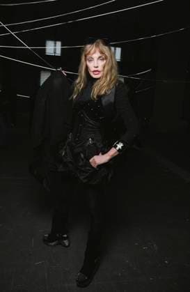 Arielle Dombasle at the Front Row of the VETEMENTS Womens Collection Prêt à Porter Printemps Eté 2026 fashion show as part of Paris Fashion Week PFW , 22 Avenue des Champs Élysées in Paris, France, October 03, 2025 Sam Delpech Bestimage Front Row VETEMENTS fashion show as part of Spring Summer 2026 Paris Fashion Week on October 03, 2025 in Paris, France Paris France  Copyright: xSamxDelpechx xBestimagexSamxDelpechx xBestimagex