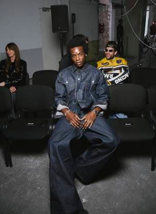Jolagreen23 au Front Row du défilé VETEMENTS Collection Femme Prêt à Porter Printemps Eté 2026 lors de la Fashion Week de Paris PFW , au 22 Avenue des Champs Élysées à Paris, France, le 3 octobre 2025 Sam Delpech Bestimage Front Row VETEMENTS fashion show as part of Spring Summer 2026 Paris Fashion Week on October 03, 2025 in Paris, France Paris France  Copyright: xSamxDelpechx xBestimagexSamxDelpechx xBestimagex