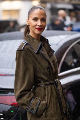 Noémie Lenoir à la sortie du défilé Nina Ricci Collection Femme Prêt à Porter Printemps Eté 2026 lors de la Fashion Week de Paris, le 3 octobre 2025 Celebrities at Nina Ricci Women Ready to Wear Spring Summer 2026 Collection fashion show, during Paris Fashion Week, on October 3rd, 2025 Paris France  Copyright: xJulienxSarkissianx xBestimagexJulienxSarkissianx xBestimagex