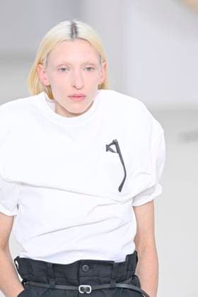 A model walks the runway during the Issey Miyake Ready to Wear Spring Summer 2026 fashion show as part of the Paris Fashion Week on October 3, 2025 in Paris, France Paris France  Copyright: xAgencex xBestimagexAgencex xBestimagex