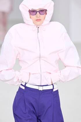 A model walks the runway during the Issey Miyake Ready to Wear Spring Summer 2026 fashion show as part of the Paris Fashion Week on October 3, 2025 in Paris, France Paris France  Copyright: xAgencex xBestimagexAgencex xBestimagex