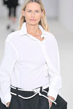A model walks the runway during the Issey Miyake Ready to Wear Spring Summer 2026 fashion show as part of the Paris Fashion Week on October 3, 2025 in Paris, France Paris France  Copyright: xAgencex xBestimagexAgencex xBestimagex