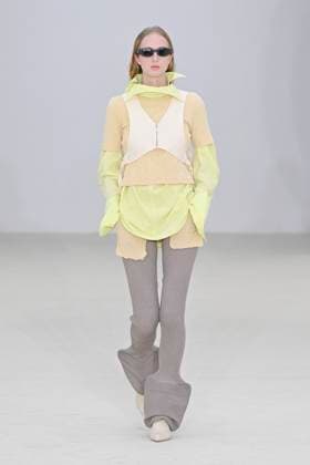 A model walks the runway during the Issey Miyake Ready to Wear Spring Summer 2026 fashion show as part of the Paris Fashion Week on October 3, 2025 in Paris, France Paris France  Copyright: xAgencex xBestimagexAgencex xBestimagex