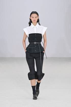 A model walks the runway during the Issey Miyake Ready to Wear Spring Summer 2026 fashion show as part of the Paris Fashion Week on October 3, 2025 in Paris, France Paris France  Copyright: xAgencex xBestimagexAgencex xBestimagex
