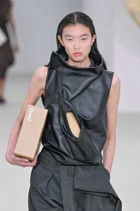 A model walks the runway during the Issey Miyake Ready to Wear Spring Summer 2026 fashion show as part of the Paris Fashion Week on October 3, 2025 in Paris, France Paris France  Copyright: xAgencex xBestimagexAgencex xBestimagex