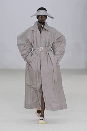 A model walks the runway during the Issey Miyake Ready to Wear Spring Summer 2026 fashion show as part of the Paris Fashion Week on October 3, 2025 in Paris, France Paris France  Copyright: xAgencex xBestimagexAgencex xBestimagex