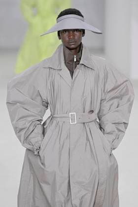 A model walks the runway during the Issey Miyake Ready to Wear Spring Summer 2026 fashion show as part of the Paris Fashion Week on October 3, 2025 in Paris, France Paris France  Copyright: xAgencex xBestimagexAgencex xBestimagex