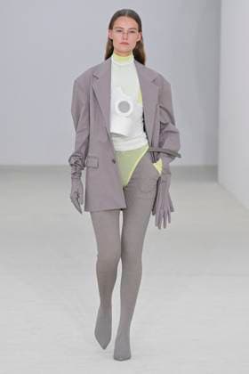 A model walks the runway during the Issey Miyake Ready to Wear Spring Summer 2026 fashion show as part of the Paris Fashion Week on October 3, 2025 in Paris, France Paris France  Copyright: xAgencex xBestimagexAgencex xBestimagex
