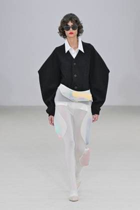 A model walks the runway during the Issey Miyake Ready to Wear Spring Summer 2026 fashion show as part of the Paris Fashion Week on October 3, 2025 in Paris, France Paris France  Copyright: xAgencex xBestimagexAgencex xBestimagex
