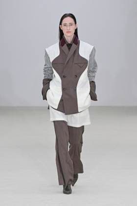 A model walks the runway during the Issey Miyake Ready to Wear Spring Summer 2026 fashion show as part of the Paris Fashion Week on October 3, 2025 in Paris, France Paris France  Copyright: xAgencex xBestimagexAgencex xBestimagex