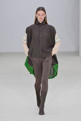 A model walks the runway during the Issey Miyake Ready to Wear Spring Summer 2026 fashion show as part of the Paris Fashion Week on October 3, 2025 in Paris, France Paris France  Copyright: xAgencex xBestimagexAgencex xBestimagex