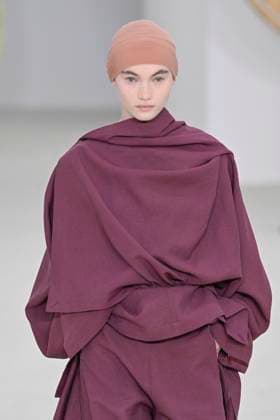 A model walks the runway during the Issey Miyake Ready to Wear Spring Summer 2026 fashion show as part of the Paris Fashion Week on October 3, 2025 in Paris, France Paris France  Copyright: xAgencex xBestimagexAgencex xBestimagex
