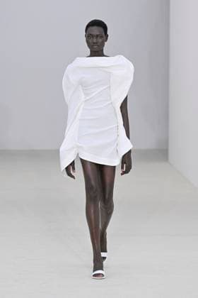 A model walks the runway during the Issey Miyake Ready to Wear Spring Summer 2026 fashion show as part of the Paris Fashion Week on October 3, 2025 in Paris, France Paris France  Copyright: xAgencex xBestimagexAgencex xBestimagex