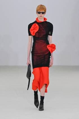A model walks the runway during the Issey Miyake Ready to Wear Spring Summer 2026 fashion show as part of the Paris Fashion Week on October 3, 2025 in Paris, France Paris France  Copyright: xAgencex xBestimagexAgencex xBestimagex