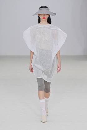 A model walks the runway during the Issey Miyake Ready to Wear Spring Summer 2026 fashion show as part of the Paris Fashion Week on October 3, 2025 in Paris, France Paris France  Copyright: xAgencex xBestimagexAgencex xBestimagex
