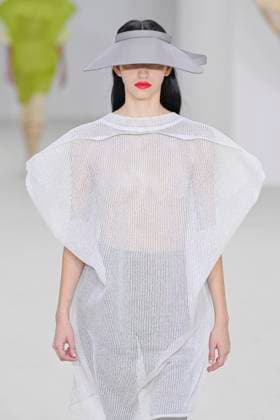 A model walks the runway during the Issey Miyake Ready to Wear Spring Summer 2026 fashion show as part of the Paris Fashion Week on October 3, 2025 in Paris, France Paris France  Copyright: xAgencex xBestimagexAgencex xBestimagex