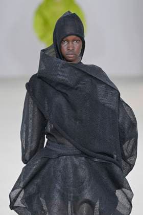 A model walks the runway during the Issey Miyake Ready to Wear Spring Summer 2026 fashion show as part of the Paris Fashion Week on October 3, 2025 in Paris, France Paris France  Copyright: xAgencex xBestimagexAgencex xBestimagex