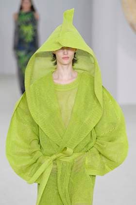A model walks the runway during the Issey Miyake Ready to Wear Spring Summer 2026 fashion show as part of the Paris Fashion Week on October 3, 2025 in Paris, France Paris France  Copyright: xAgencex xBestimagexAgencex xBestimagex